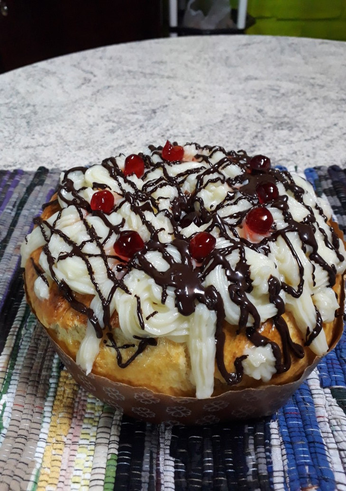 Una foto de Rosca de Pascuas rellena con crema pastelera