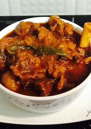 A picture of Spicy Mutton Curry in the Traditional Goan 'Recheado Masala' Paste 😋.