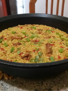 Una foto de Arroz dorado con carne de ternera