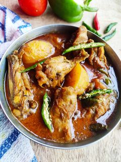 চিকেন আলুর কারি (chicken alo curry recipe in Bengali) রেসিপির প্রধান ছবি