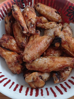 Foto di Ali di pollo piccanti in friggitrice ad aria