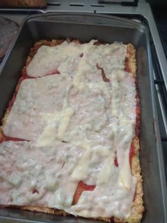 Una foto de Pizza con masa de coliflor