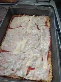 Una foto de Pizza con masa de coliflor
