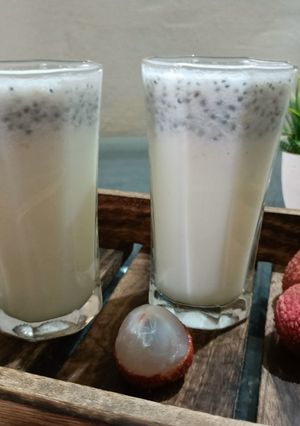 लीची मिल्क शेक रेसिपी मुख्य फोटो