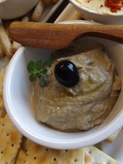 Una foto de Baba ganoush, paté de berenjena con tahini