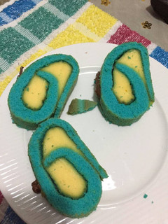 Una foto de Brazo de gitano azul con crema