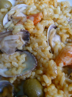 Una foto de Arroz con gambas y almejas