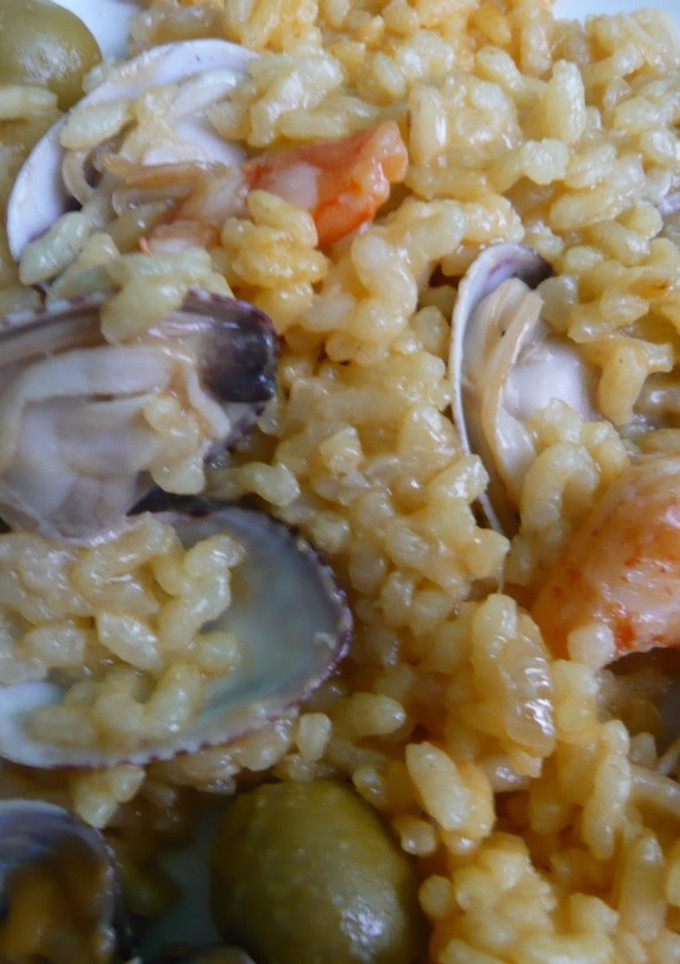 Una foto de Arroz con gambas y almejas