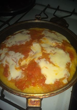 Una foto de Pizza de polenta