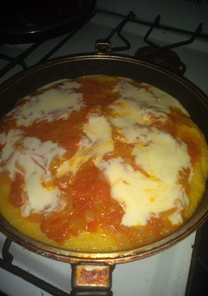 Una foto de Pizza de polenta
