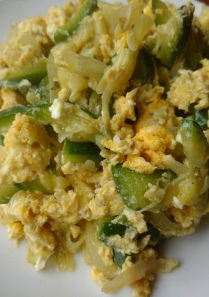 Una foto de Zapallitos revueltos con huevos