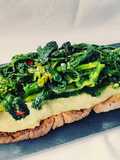 Crostone con purè di fave fresche e cavolo nero piccante