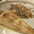 Merluza con gulas y gambas