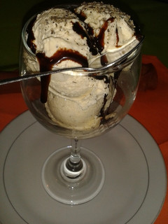 Una foto de Helado de Chocolate y Menta Fresca