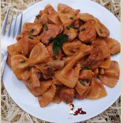 A picture of Spicy Chicken And Mushroom Pasta in Creamy sauce.