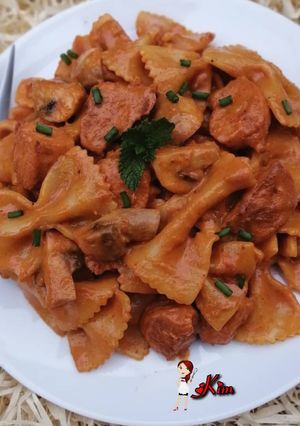 A picture of Spicy Chicken And Mushroom Pasta in Creamy sauce.