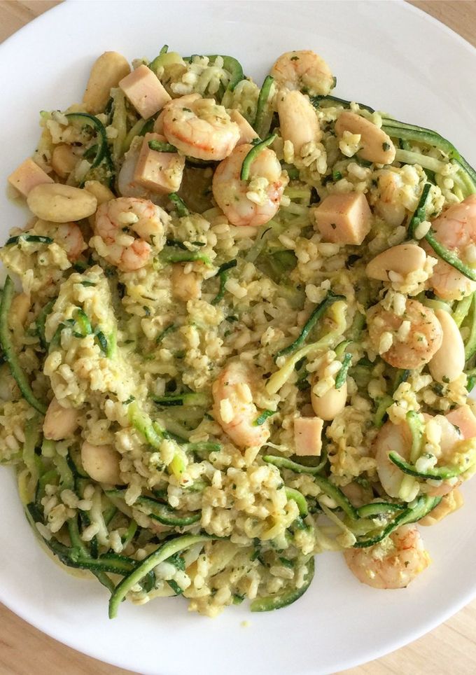 Una foto de Espaguetis de calabacín con arroz integral
