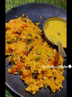 व्हेज पुलाव (Veg Pulao Recipe In Marathi) रेसिपी चे मुख्य फोटो