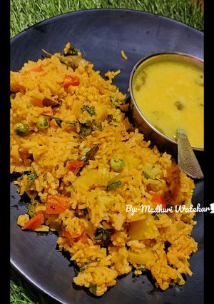 व्हेज पुलाव (Veg Pulao Recipe In Marathi) रेसिपी चे मुख्य फोटो