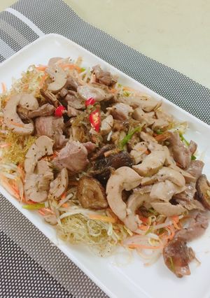 Hình của món Miến xào tim cật heo.