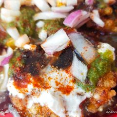 A picture of Sabudana vada chaat.
