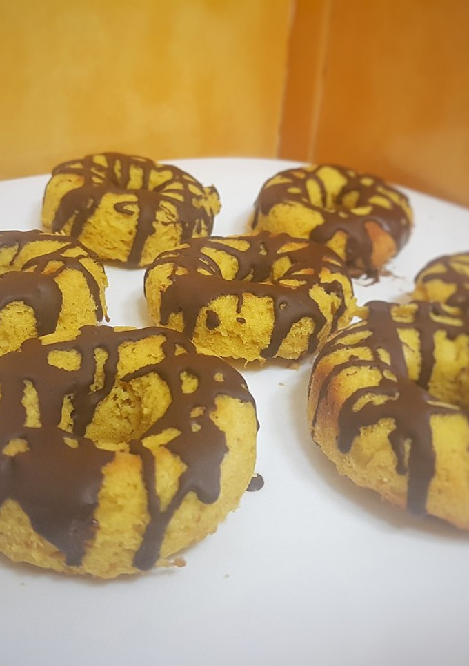 Una foto de Donuts de naranja y chocolate