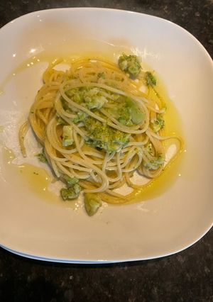Una foto de Spaghetti N5 con salsa cremosa de queso y brócoli