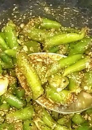 A picture of Green Chilly Pickles.