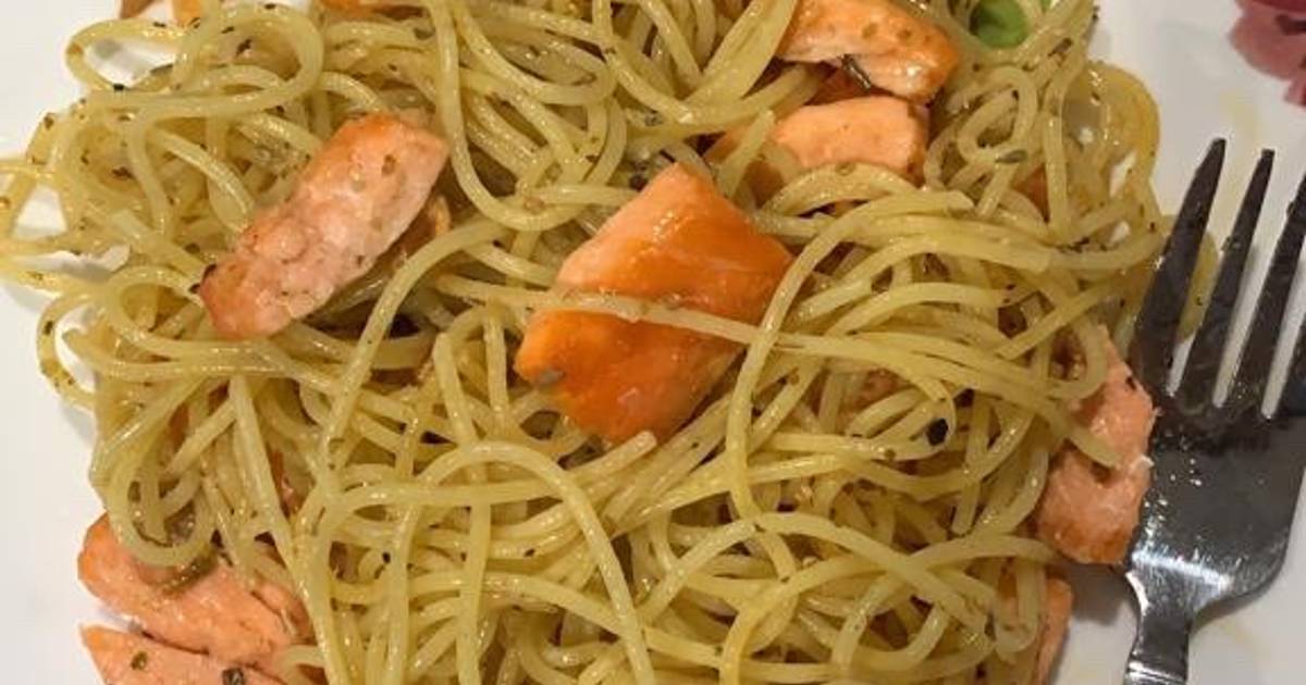  Resep  Spaghetti  aglio  olio  with Salmon  oleh jeani k 