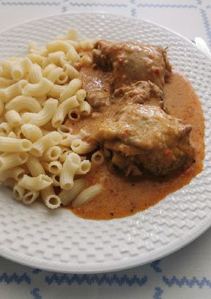 Tejfölös csirkepörkölt recept fotója