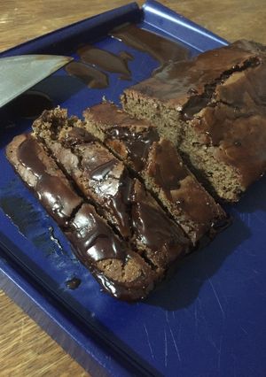 Una foto de Budín de cocoa con baño de chocolate casero