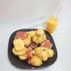 A picture of Viazi Karai - Three ways and Mango juice.