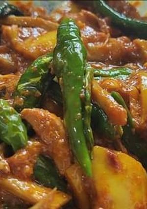 A picture of Galgal(Hill lemon), Ginger and chilli pickle.