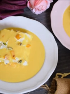 নো বেকড্ ম্যাঙ্গো মিল্ক কেক (no baked mango milk cake recipe in Bengali) রেসিপির প্রধান ছবি