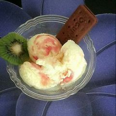 A picture of Kiwi pineapple icecream.