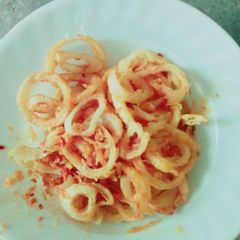 A picture of French fried onions.
