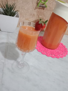 صورة لوصفة عصير البرتقال و الفراولة 🍊🍓