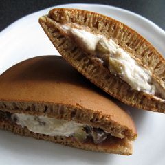 A picture of Chestnut Cream Dorayaki.