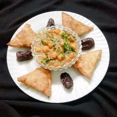 A picture of Chicken samosa & Chana masala.