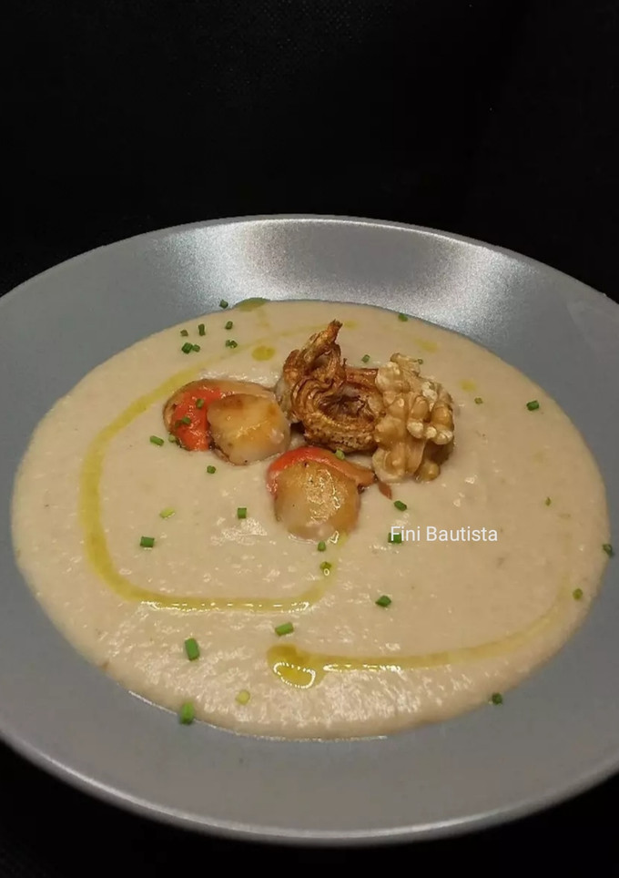 Una foto de Crema de alcachofas con vieiras
