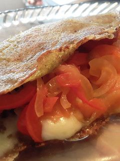 Una foto de "Torticas" con masa de brócoli rellenas.