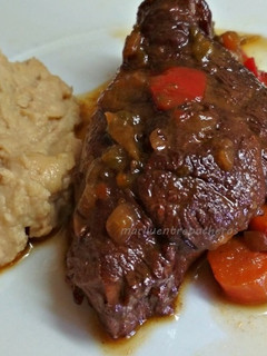 Una foto de Jarrete de ternera con puré de castañas