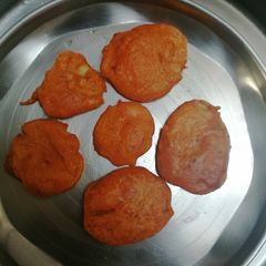 A picture of Aloo bajji.