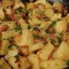 A picture of Bratkartoffeln, papas fritas estilo alemán.
