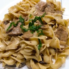 A picture of Beef stroganoff.
