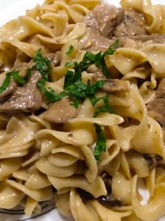 A picture of Beef stroganoff.