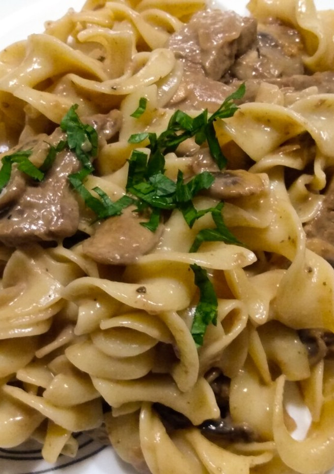 A picture of Beef stroganoff.