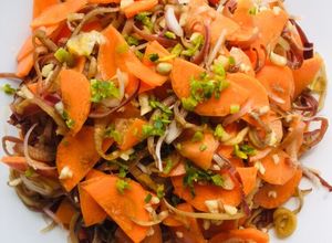 Hình của món Nấu ăn cùng con: Gỏi hoa chuối cà rốt.