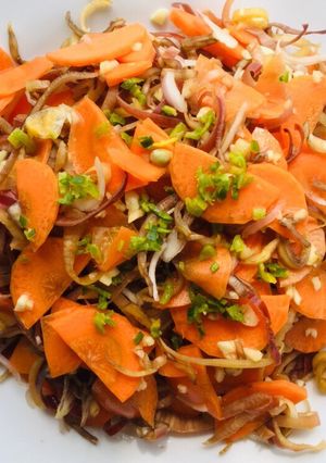 Hình của món Nấu ăn cùng con: Gỏi hoa chuối cà rốt.