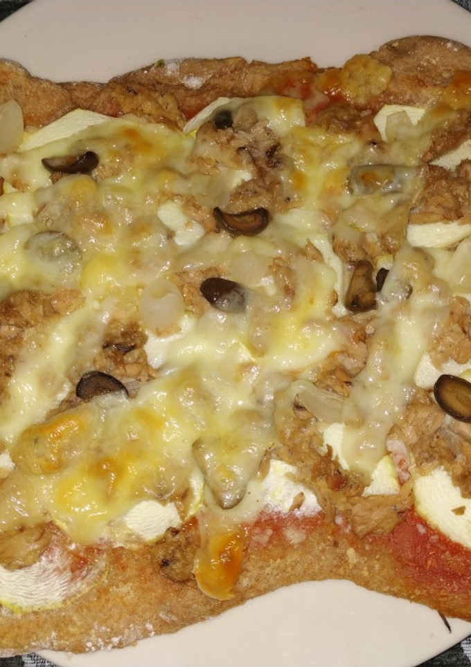 Una foto de Pizza de calabacín y atún